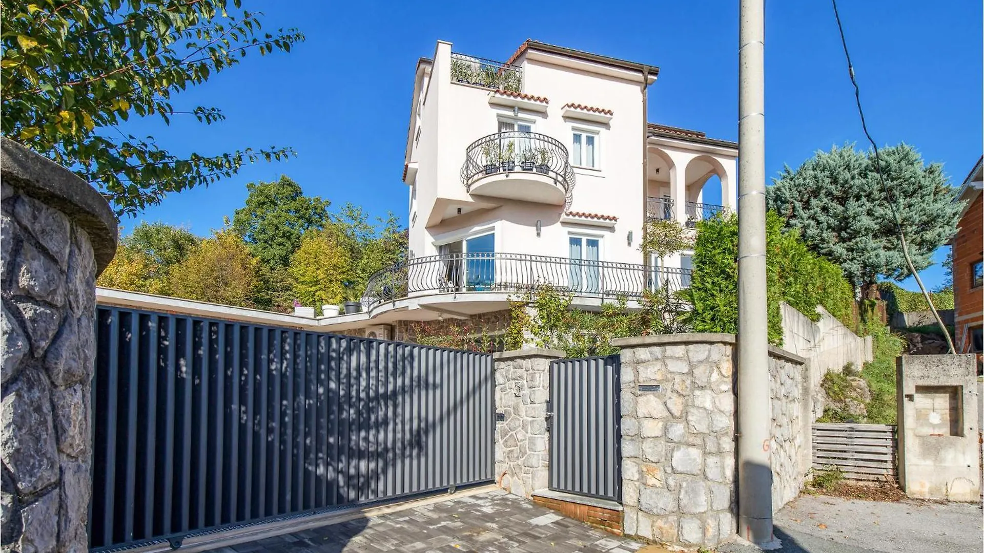4 Bedroom Cozy Home In Matulji Croatia