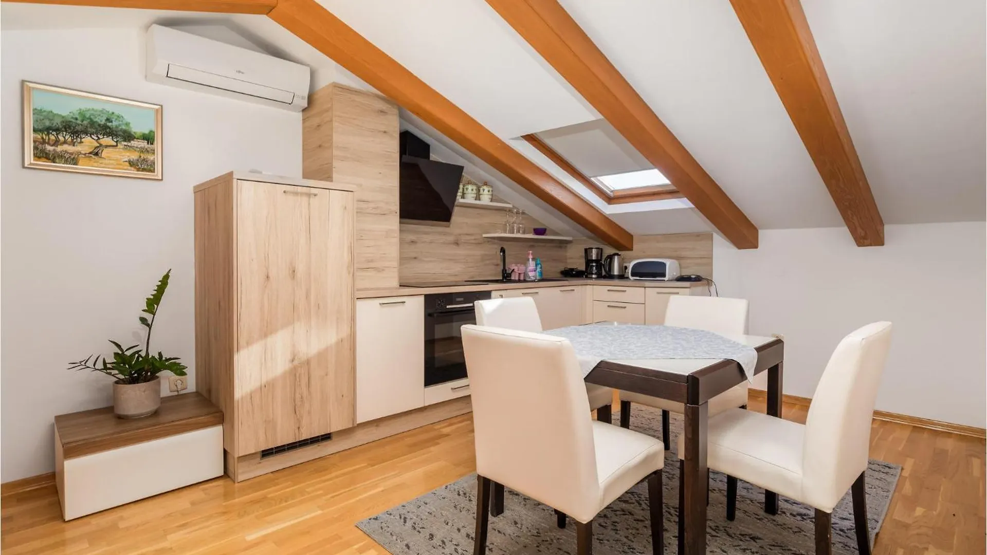 4 Bedroom Cozy Home In Matulji Vikendica