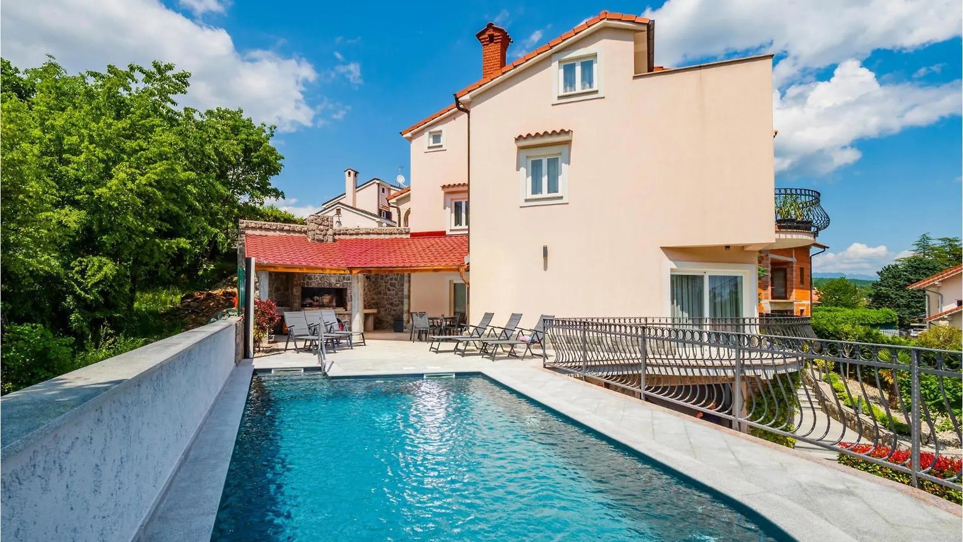 4 Bedroom Cozy Home In Matulji